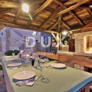ISTRA, UMAG, SAVUDRIJA - Kamena samostojeća vila na osami