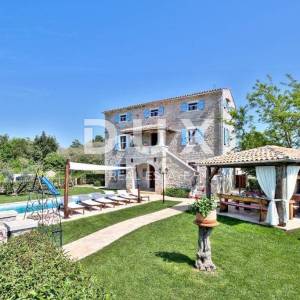 ISTRA, UMAG, SAVUDRIJA - Kamena samostojeća vila na osami