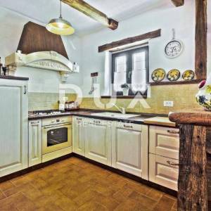 ISTRA, UMAG, SAVUDRIJA - Kamena samostojeća vila na osami