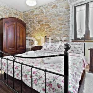 ISTRA, UMAG, SAVUDRIJA - Kamena samostojeća vila na osami