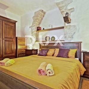 ISTRA, UMAG, SAVUDRIJA - Kamena samostojeća vila na osami