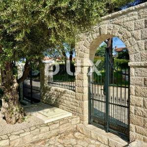 ISTRA, UMAG - Višeobiteljska kuća s bazenom blizu mora