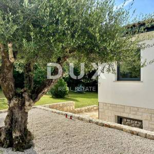 ISTRA, UMAG - Višeobiteljska kuća s bazenom blizu mora