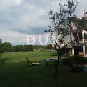 ISTRA, UMAG - Zemljišta stambene namjene i zone T2, 500 m od mora