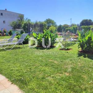 ISTRA, VALBANDON - Apartmanska kuća blizu mora sa 7 apartmana i ogromnom okućnicom