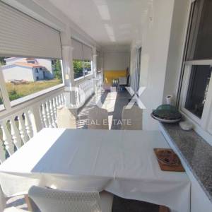 ISTRA, VALBANDON - Apartmanska kuća blizu mora sa 7 apartmana i ogromnom okućnicom