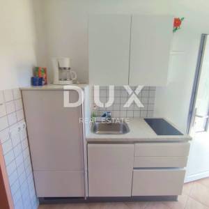 ISTRA, VALBANDON - Apartmanska kuća blizu mora sa 7 apartmana i ogromnom okućnicom