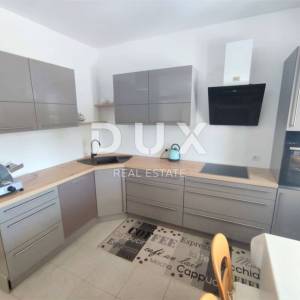 ISTRA, VALBANDON - Apartmanska kuća blizu mora sa 7 apartmana i ogromnom okućnicom