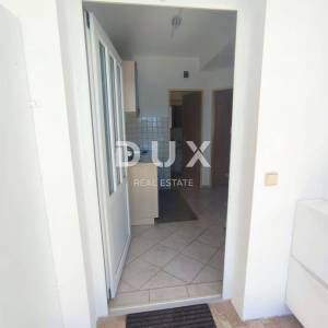 ISTRA, VALBANDON - Apartmanska kuća blizu mora sa 7 apartmana i ogromnom okućnicom
