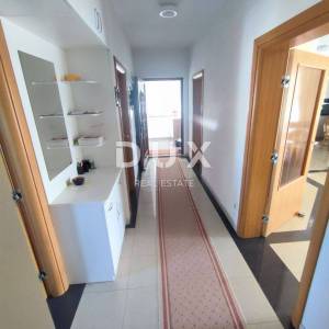 ISTRA, VALBANDON - Apartmanska kuća blizu mora sa 7 apartmana i ogromnom okućnicom