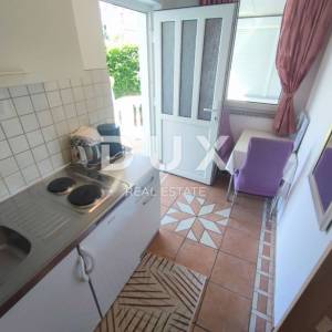 ISTRA, VALBANDON - Apartmanska kuća blizu mora sa 7 apartmana i ogromnom okućnicom