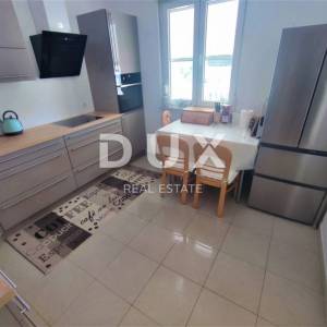ISTRA, VALBANDON - Apartmanska kuća blizu mora sa 7 apartmana i ogromnom okućnicom