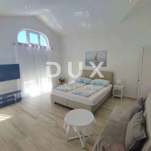 ISTRA, VALBANDON - Apartmanska kuća blizu mora sa 7 apartmana i ogromnom okućnicom