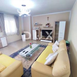 ISTRA, VALBANDON - Apartmanska kuća blizu mora sa 7 apartmana i ogromnom okućnicom