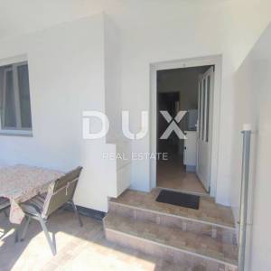 ISTRA, VALBANDON - Apartmanska kuća blizu mora sa 7 apartmana i ogromnom okućnicom