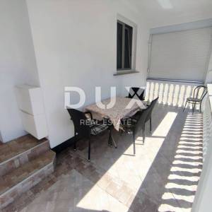 ISTRA, VALBANDON - Apartmanska kuća blizu mora sa 7 apartmana i ogromnom okućnicom