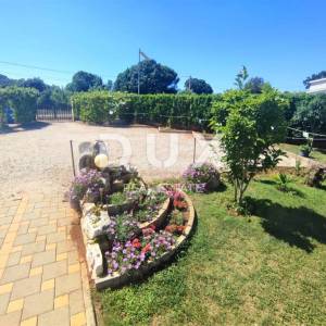 ISTRA, VALBANDON - Apartmanska kuća blizu mora sa 7 apartmana i ogromnom okućnicom