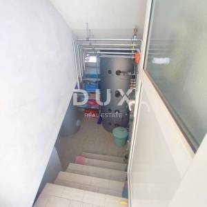 ISTRA, VALBANDON - Apartmanska kuća blizu mora sa 7 apartmana i ogromnom okućnicom