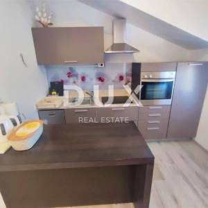ISTRA, VALBANDON - Apartmanska kuća blizu mora sa 7 apartmana i ogromnom okućnicom