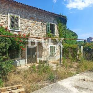 ISTRA, VALBANDON - Istarska kuća s vrtom + građevinsko zemljište 1917 m2 - BLIZINA MORA!!