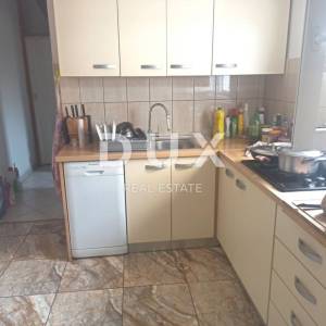 ISTRA, VALBANDON Kuća s 3 apartmana i dvorištem u blizini mora