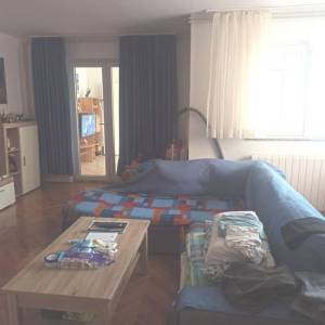 ISTRA, VALBANDON Kuća s 3 apartmana i dvorištem u blizini mora