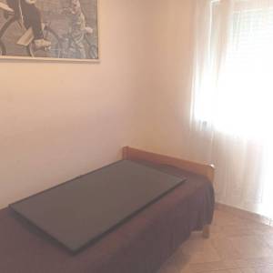 ISTRA, VALBANDON Kuća s 3 apartmana i dvorištem u blizini mora