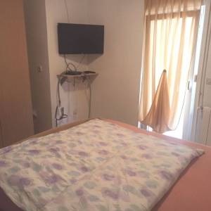ISTRA, VALBANDON Kuća s 3 apartmana i dvorištem u blizini mora