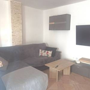 ISTRA, VALBANDON Kuća s 3 apartmana i dvorištem u blizini mora