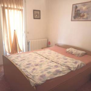 ISTRA, VALBANDON Kuća s 3 apartmana i dvorištem u blizini mora