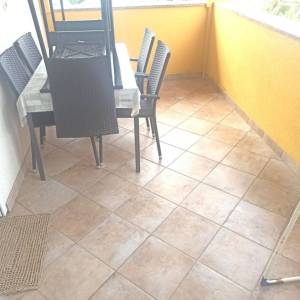 ISTRA, VALBANDON Kuća s 3 apartmana i dvorištem u blizini mora