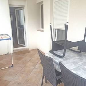 ISTRA, VALBANDON Kuća s 3 apartmana i dvorištem u blizini mora