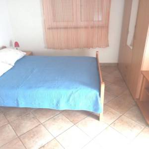 ISTRA, VALBANDON Kuća s 3 apartmana i dvorištem u blizini mora