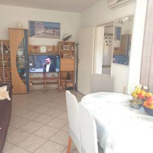 ISTRA, VALBANDON Kuća s 3 apartmana i dvorištem u blizini mora