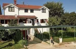 ISTRA, VALBANDON - Kuća sa 7 apartmana!