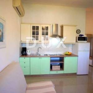 ISTRA, VALBANDON - Kuća sa 7 apartmana!