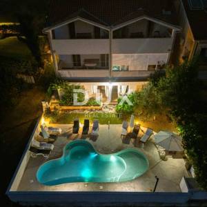 ISTRA, VALBANDON - Kuća sa 7 apartmana!
