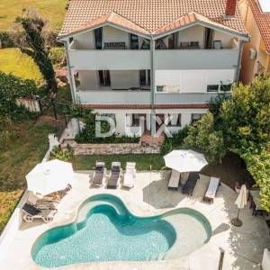 ISTRA, VALBANDON - Kuća sa 7 apartmana!
