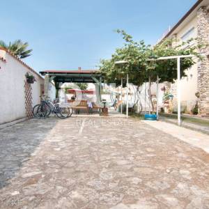 ISTRA, VALBANDON Prekrasna apartmanska kuća! 