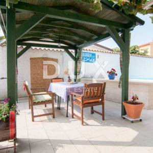 ISTRA, VALBANDON Prekrasna apartmanska kuća! 