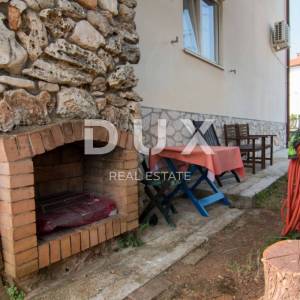 ISTRA, VALBANDON Prekrasna apartmanska kuća! 