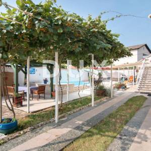 ISTRA, VALBANDON Prekrasna apartmanska kuća! 