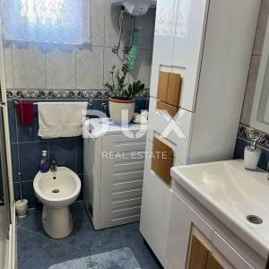 ISTRA, VALBANDON - Stan 48 m2 u prizemlju s garažom i vrtom 