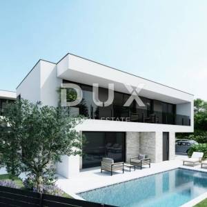 ISTRA, VALTURA - Kuća u Roh-bau fazi okružena prirodom