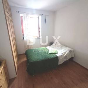 ISTRA, VALTURA - Prizemnica s dvorištem na mirnoj lokaciji - 2 km od mora!