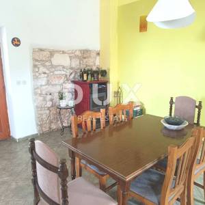 ISTRA, VALTURA - Prizemnica s dvorištem na mirnoj lokaciji - 2 km od mora!