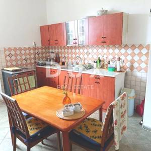 ISTRA, VALTURA - Prizemnica s dvorištem na mirnoj lokaciji - 2 km od mora!