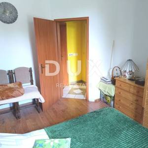 ISTRA, VALTURA - Prizemnica s dvorištem na mirnoj lokaciji - 2 km od mora!