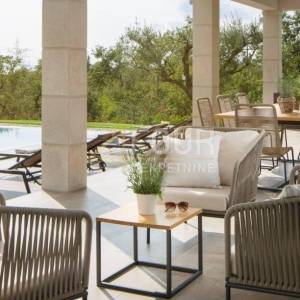 Istra, Višnjan, dizajnerska vila s bazenom i wellness zonom