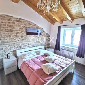 ISTRA, VIŠNJAN - Imanje s dvije kuće i pogledom na more